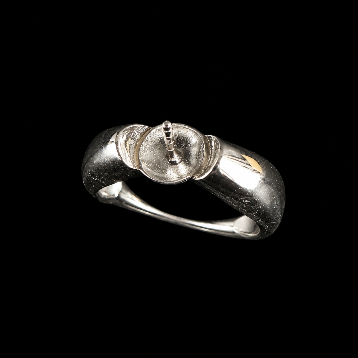 Classic Pearl Hug Ring