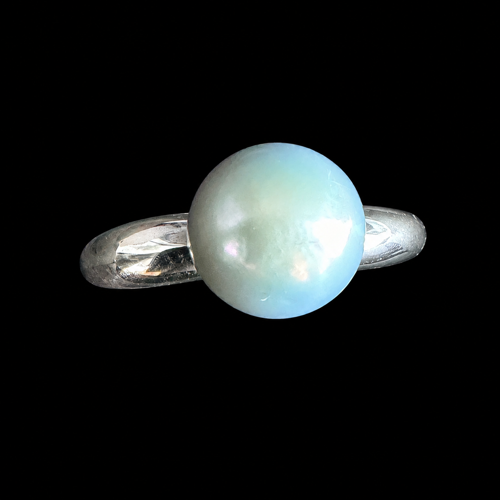 Classic Pearl Hug Ring