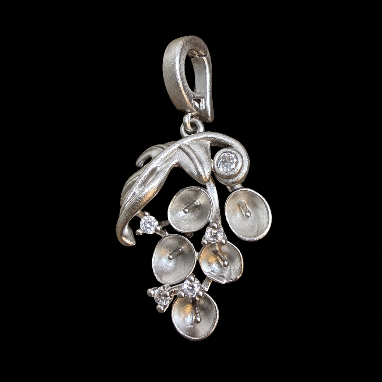 Bunch of Berries Mini Pearl Pendant