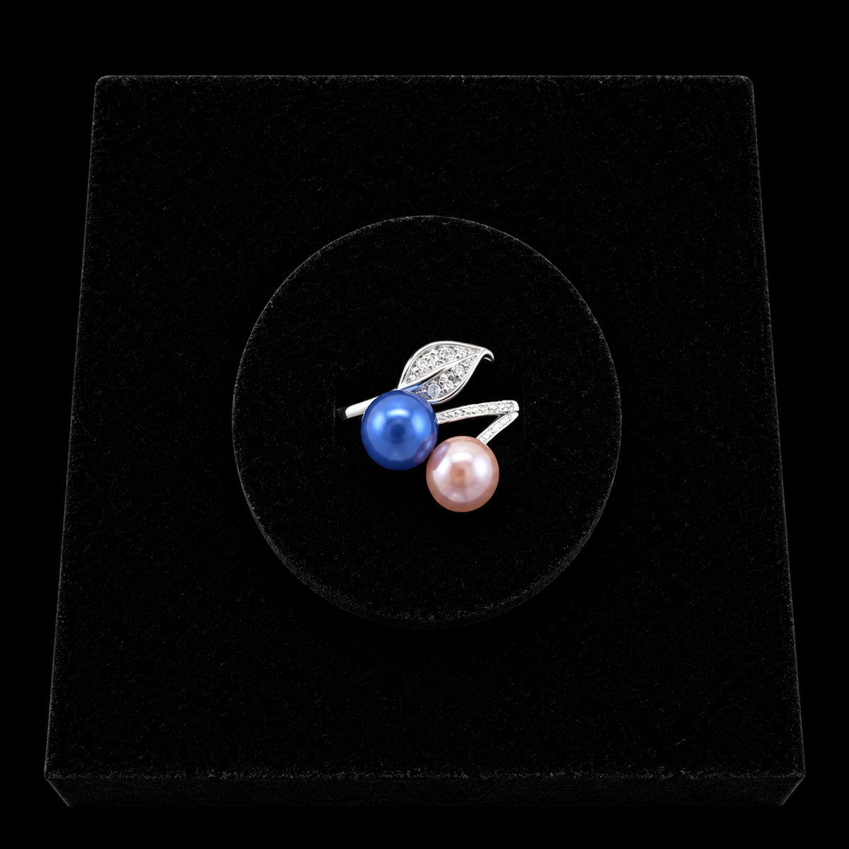 Twin Glinting Leaf Pearl Ring
