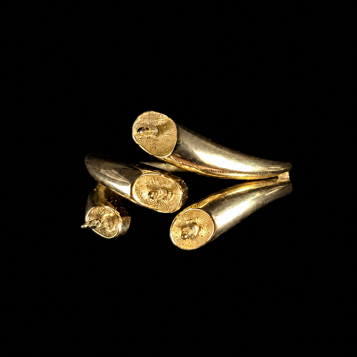 Gold Gleaming Curve Pearl Ring