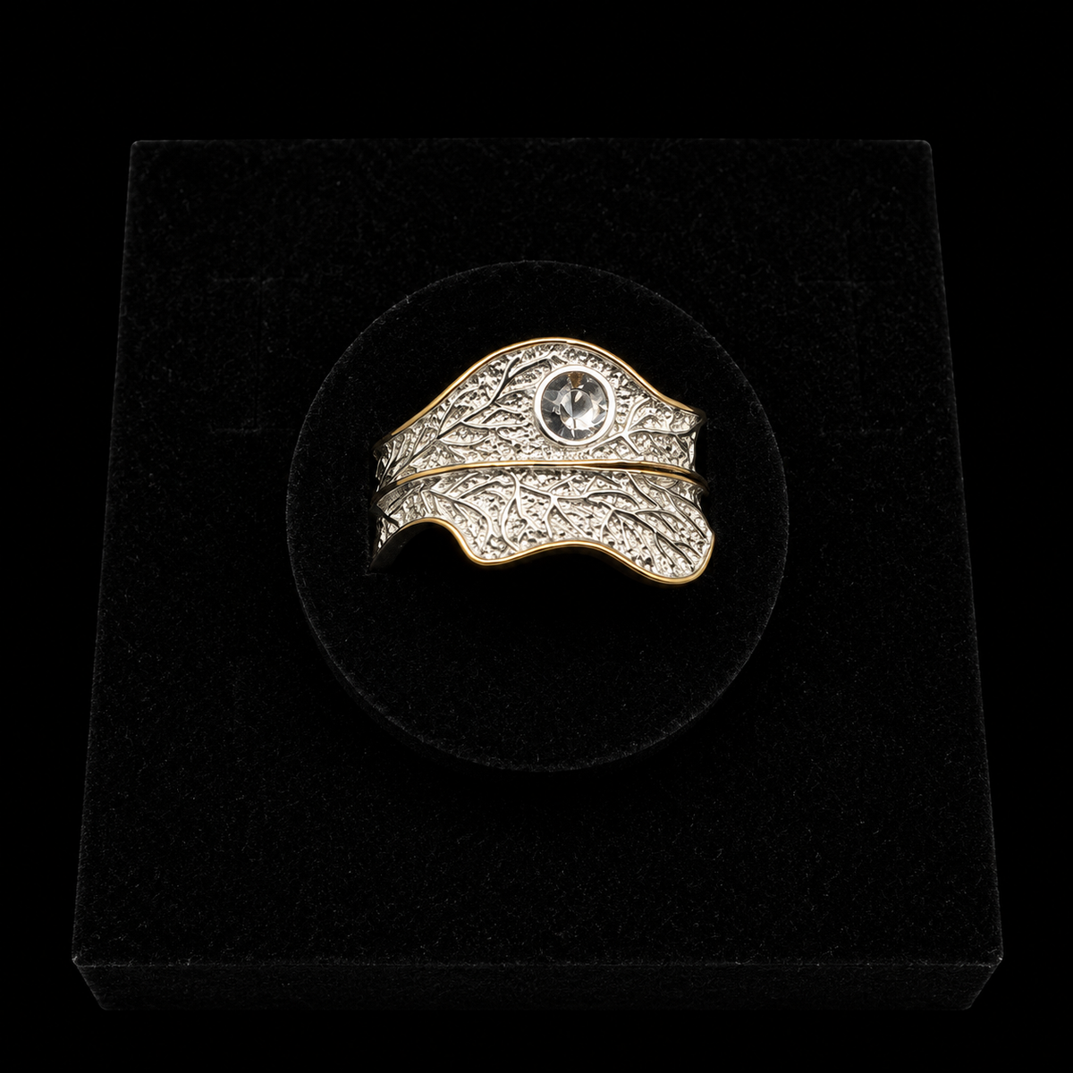 Two-Tone Pearl Vine Crest Ring